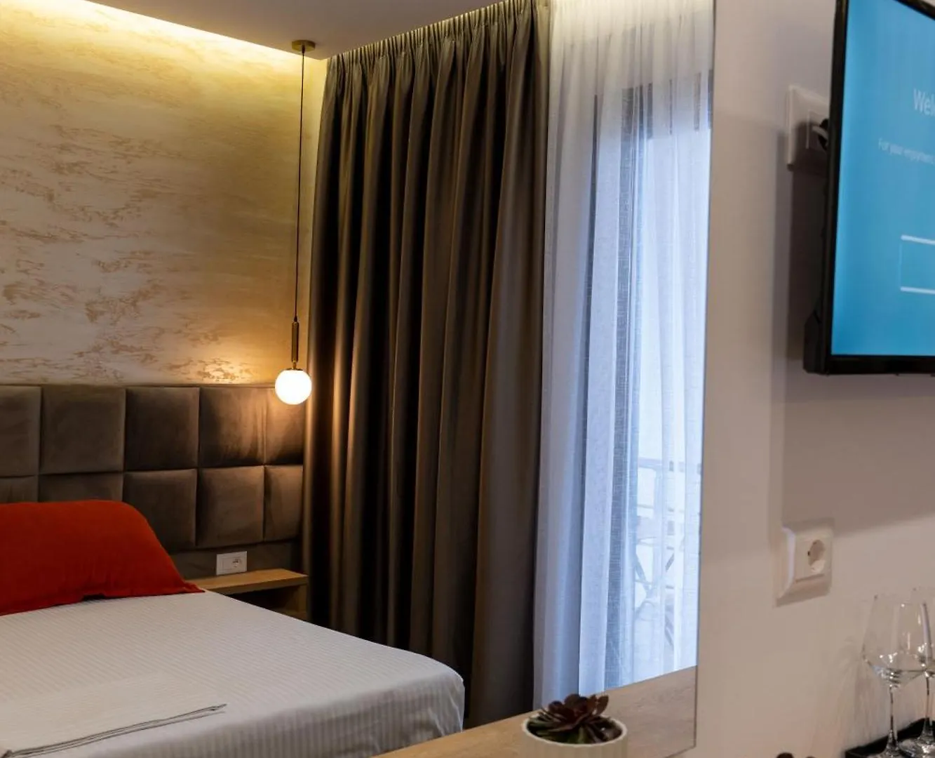 Hotel Flori Sarande 0*,  Albania