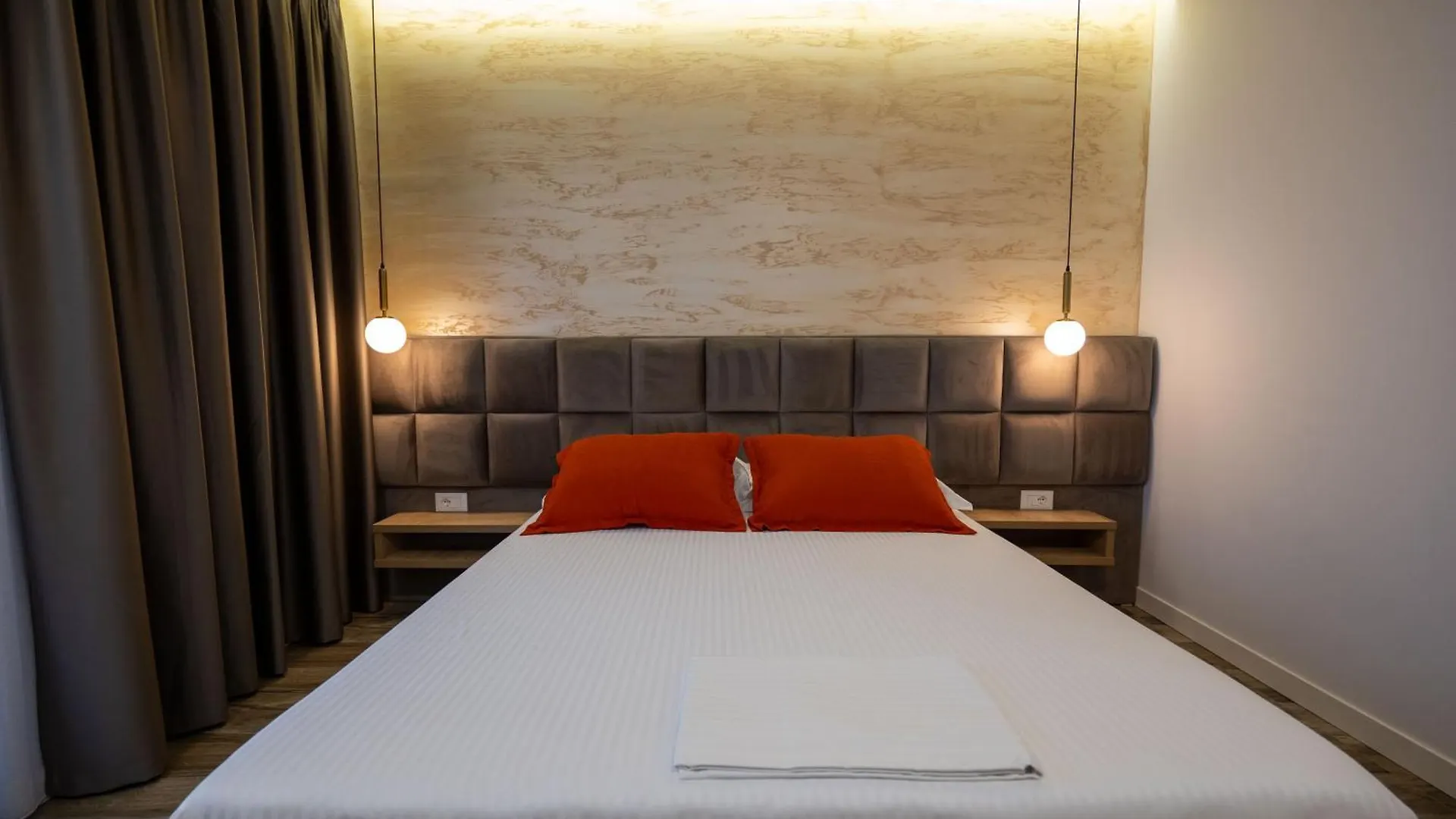 Hotel Flori Sarande 0*,