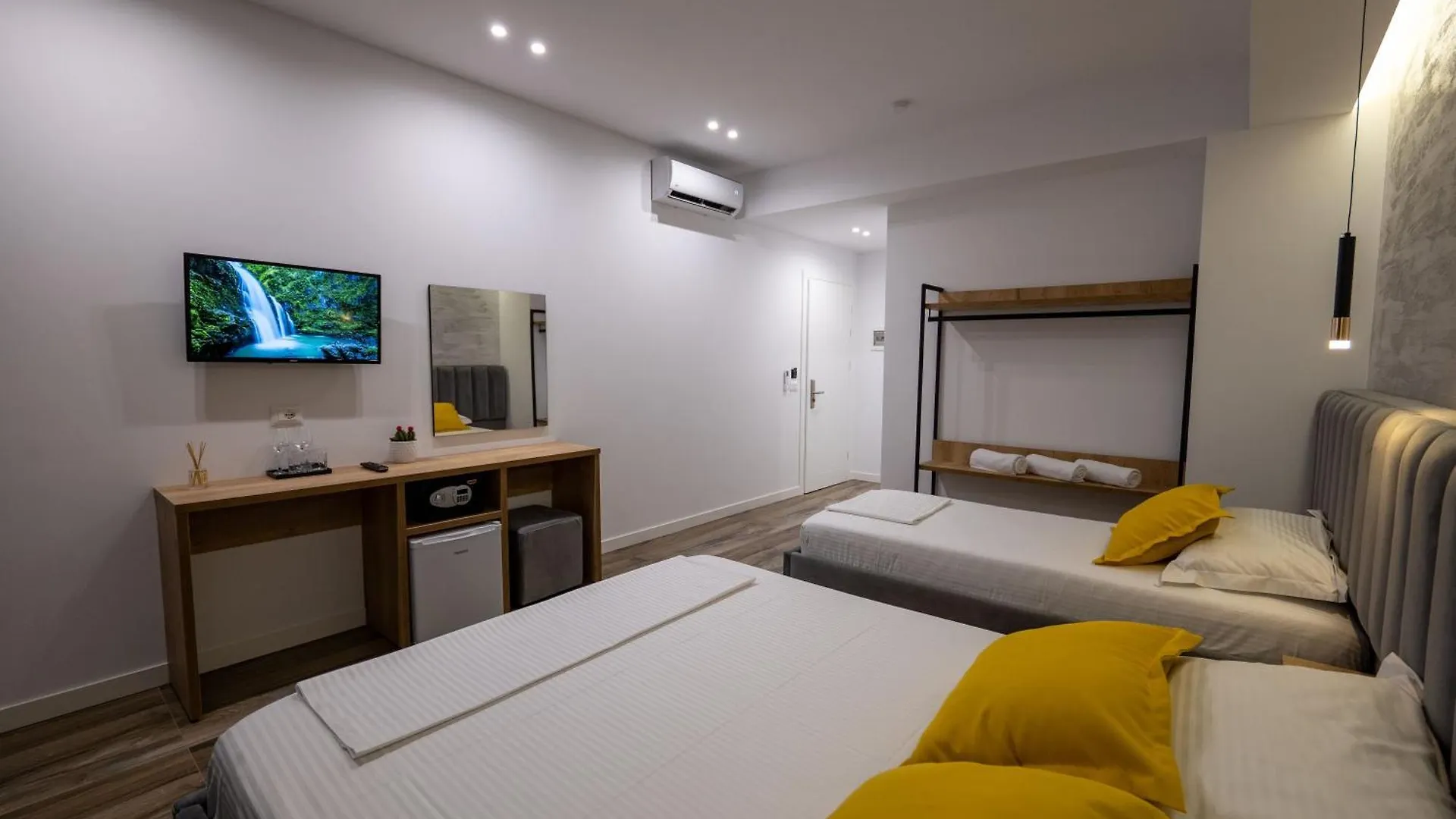 Hotel Flori Sarande 0*,