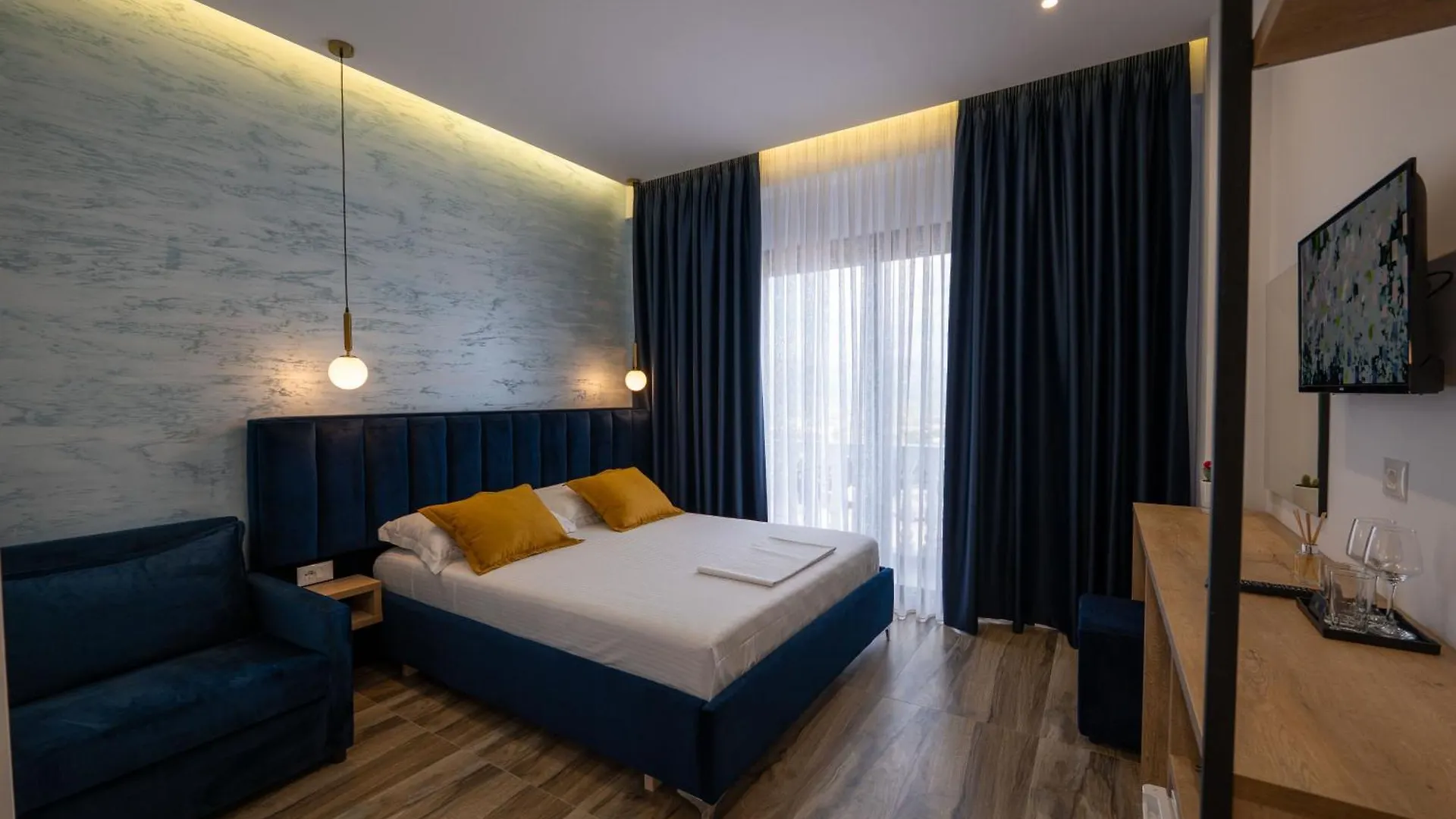 Hotel Flori Sarande 0*,