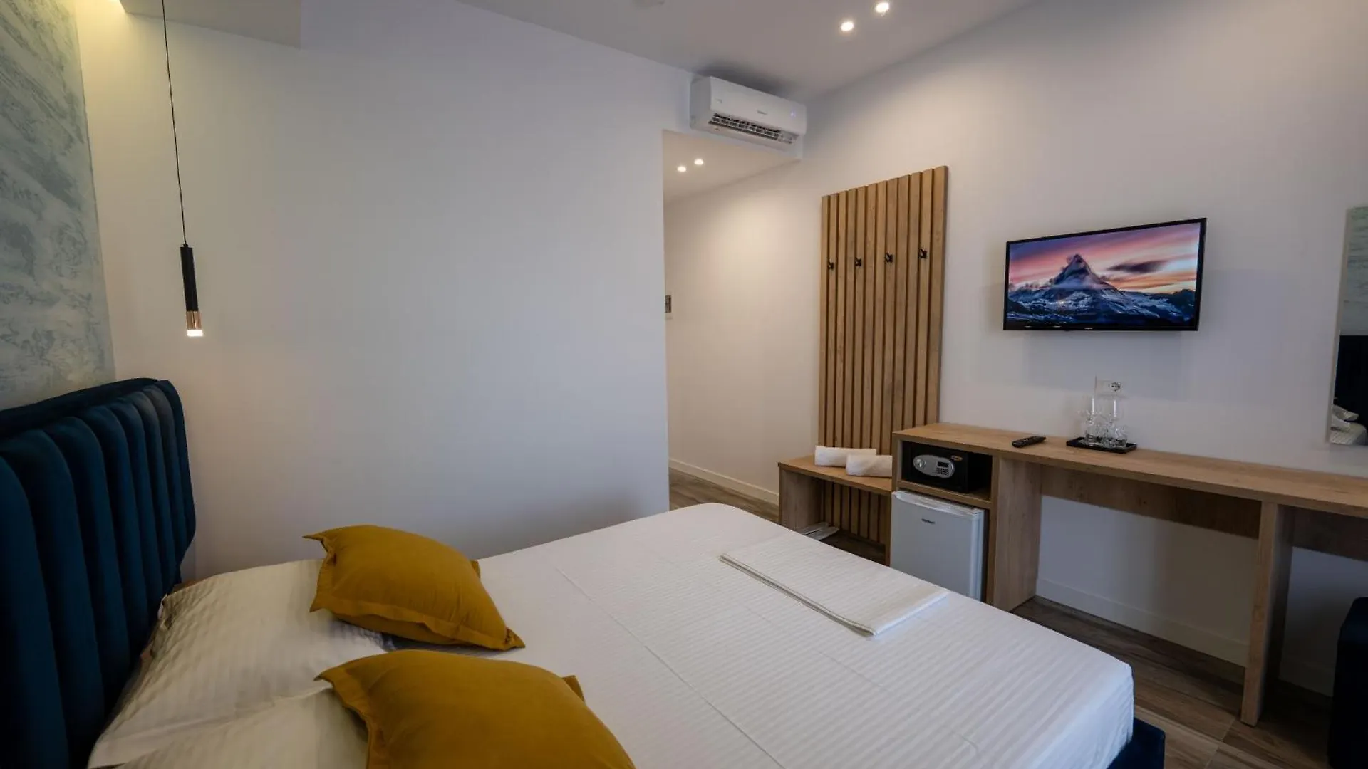 Hotel Flori Sarande 0*,