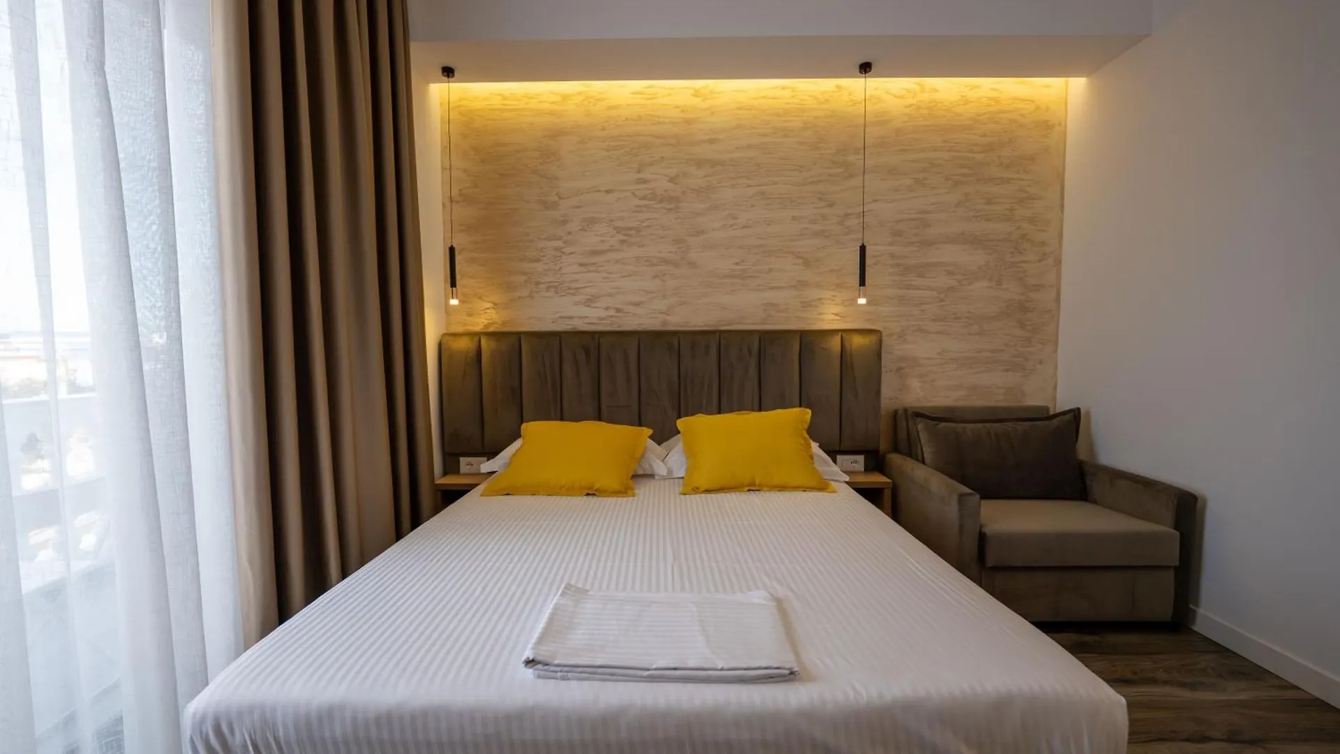 Hotel Flori Sarande 0*,  Albania