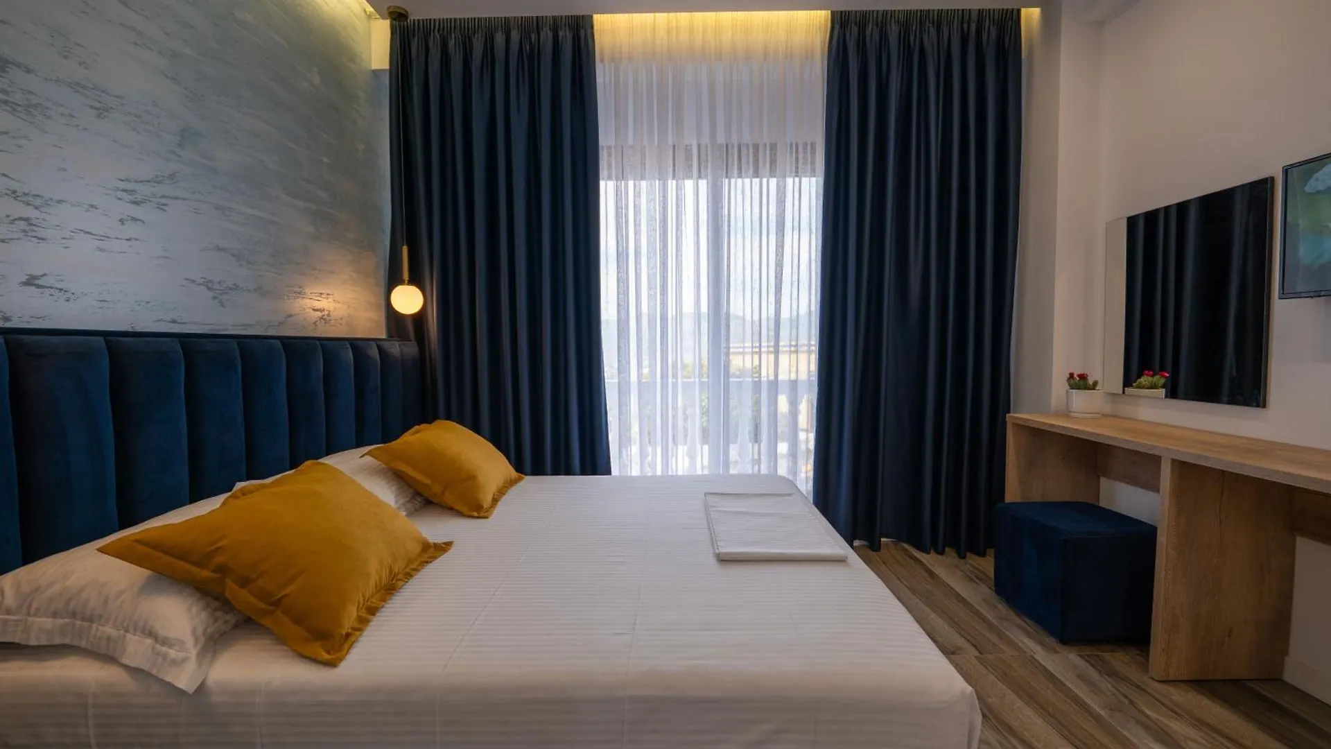 Hotel Flori Sarande 0*,  Albania